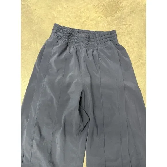Lululemon Wanderer Culotte.True Navy. Womens. Sz 2 - Picture 16 of 16